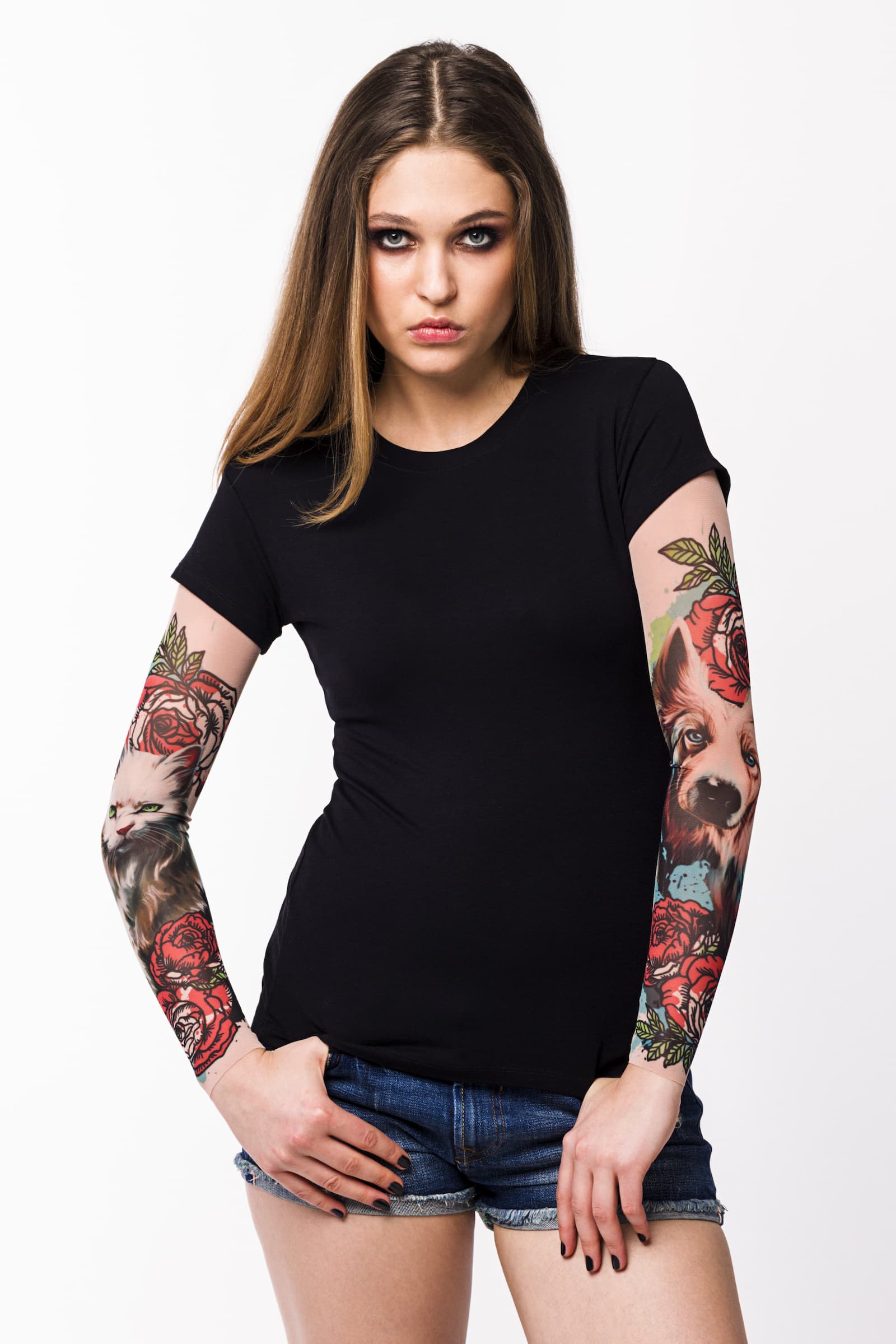 Damski t-shirt z tatuażem Best Friends - motyw psa i kota i czerwonych róż, widok z przodu 