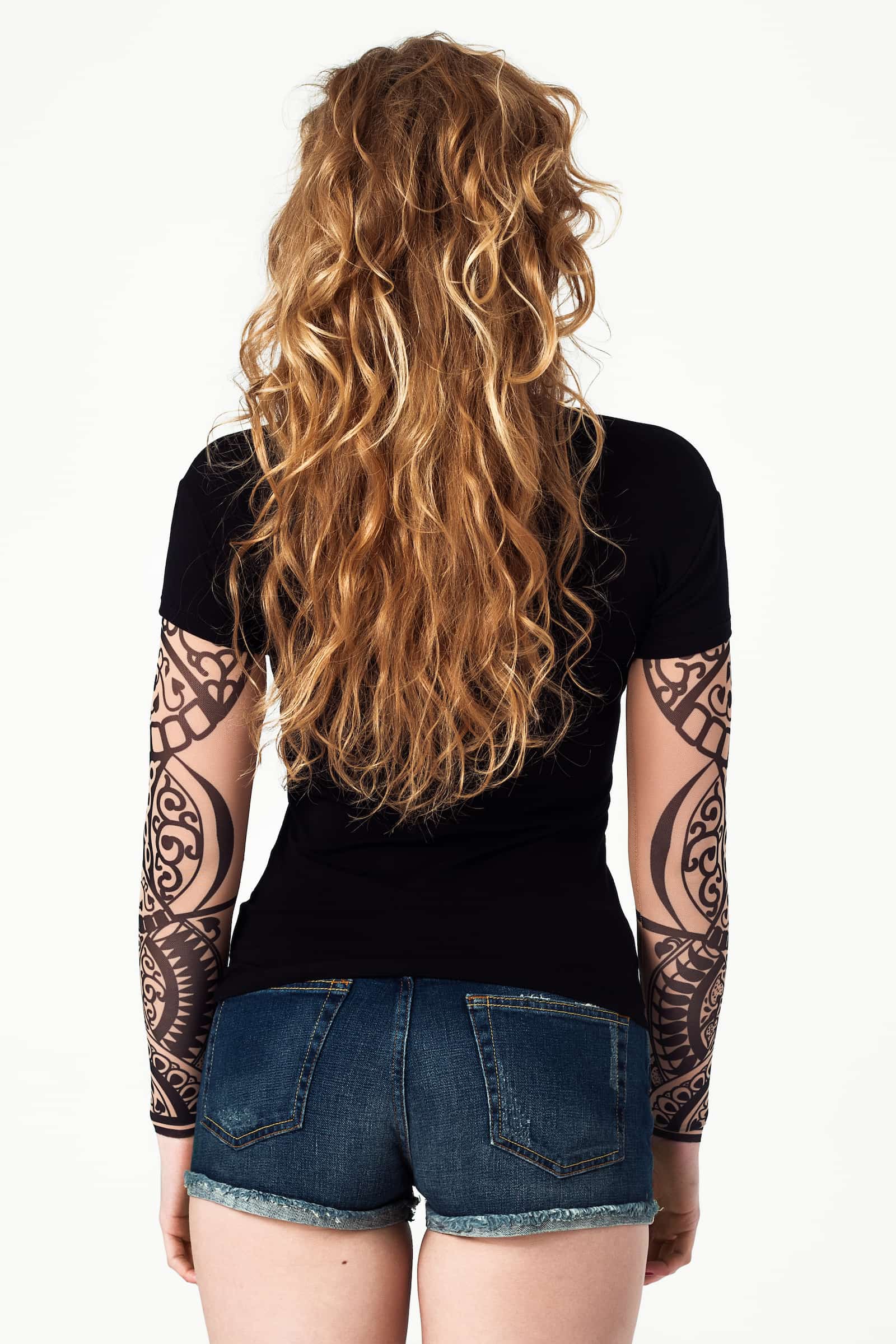 Damski T-shirt z tatuażem Black Orient – wyrazisty czarny motyw orientalny, widok z tyłu