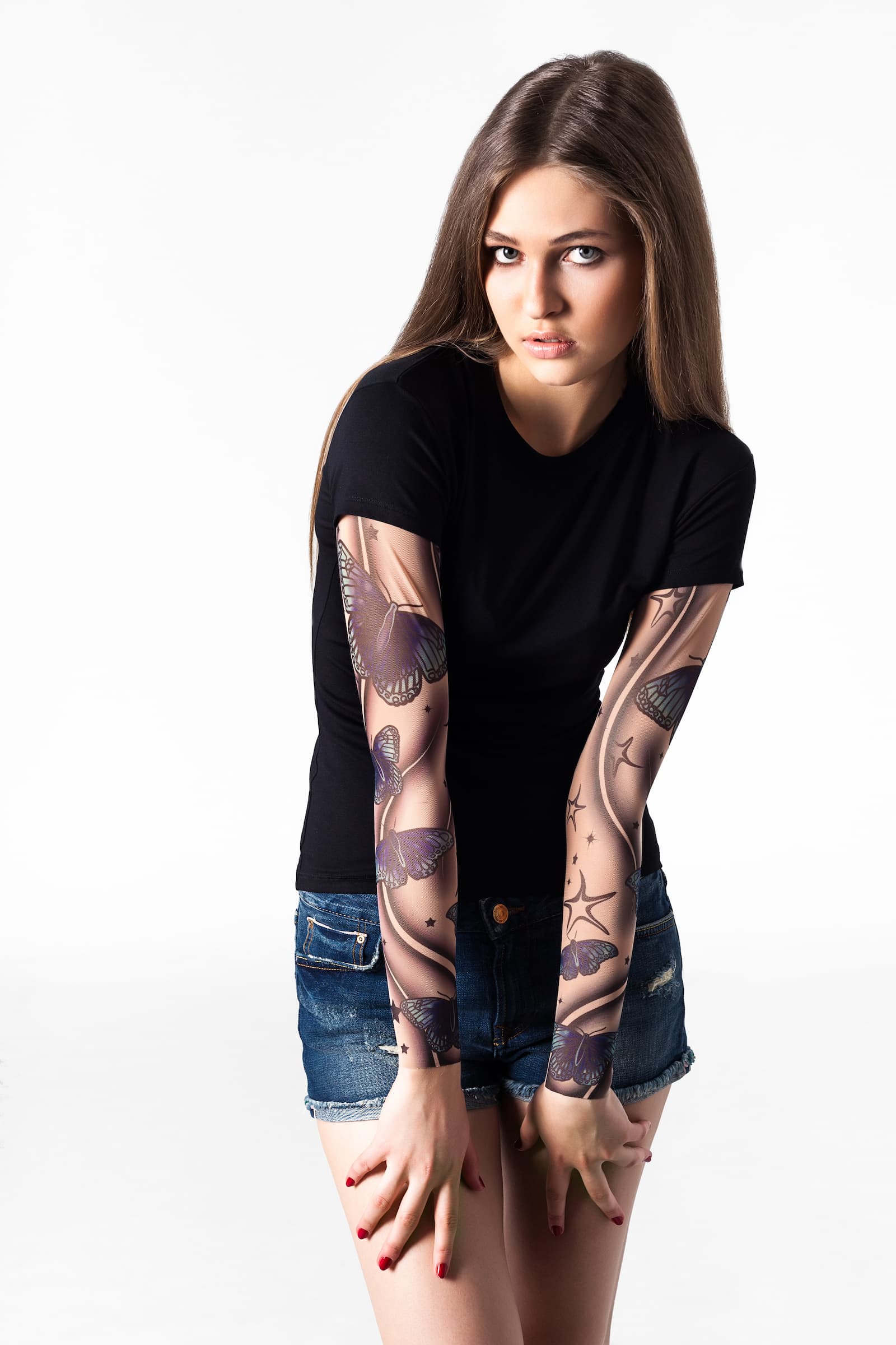 Damski t-shirt z tatuażem Blue Butterflies – delikatny motyw niebieskich motyli, widok z przodu