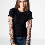 Damski t-shirt z tatuażem Mystic Cat – tajemniczy motyw kota z niebieskimi oczami, widok z przodu