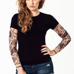 Damski t-shirt z tatuażem Roses & Chaplet - motyw czarnych róż z koralikami, widok z przodu