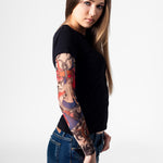Damski T-shirt z tatuażem Sexy & Zombie Siren – motyw syreny zombie i syreny w stylu Ariel, widok prawego rękawa