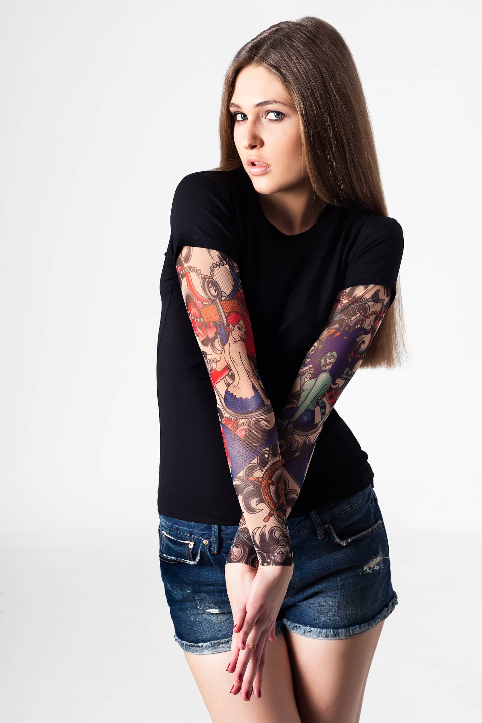 Damski T-shirt z tatuażem Sexy & Zombie Siren – motyw syreny zombie i syreny w stylu Ariel, widok z przodu