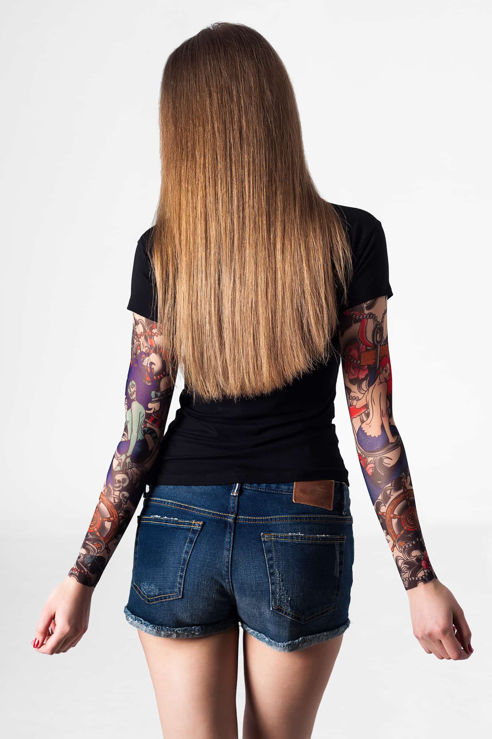 Damski T-shirt z tatuażem Sexy & Zombie Siren – motyw syreny zombie i syreny w stylu Ariel, widok z tyłu