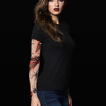 Damski t-shirt z tatuażem Spooky Wounds – motyw krwawych ran i pająków, prawy profil