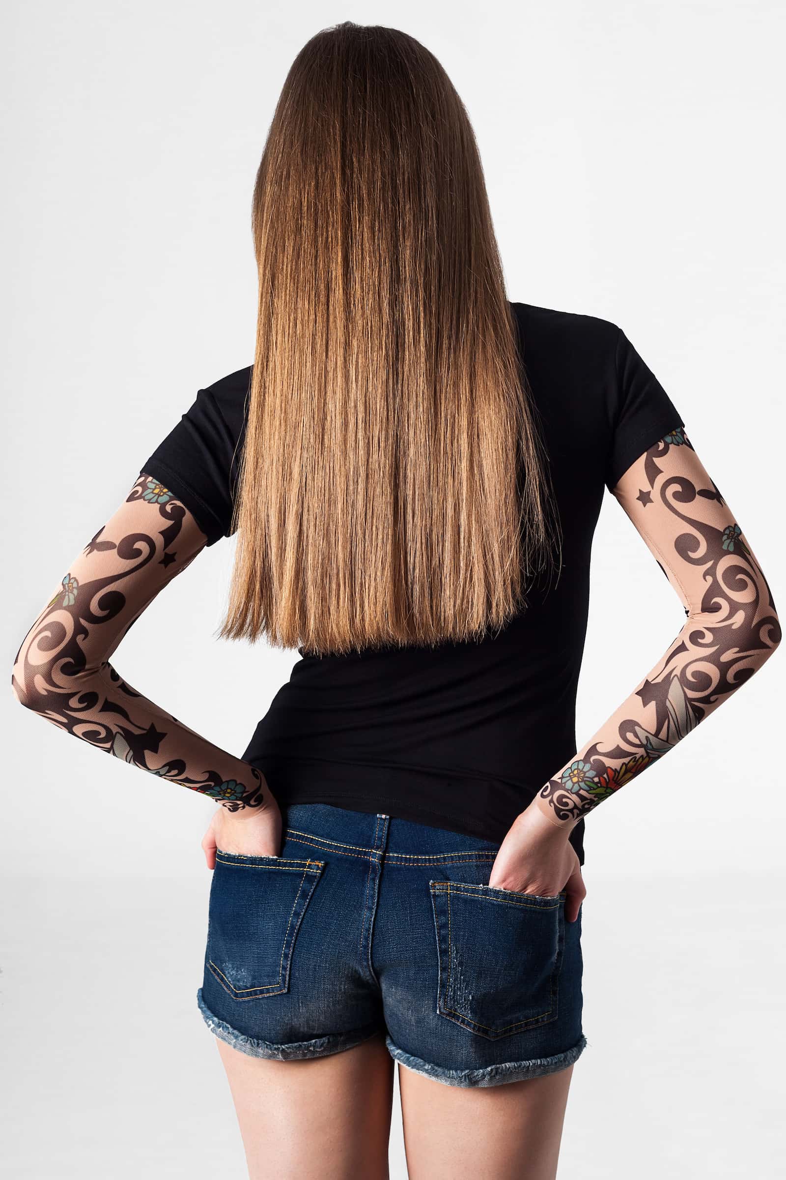 Damski t-shirt z tatuażem Tribal & Fairy - motyw niebieskiej wróżki na żółtym kwiatku, widok z tyłu