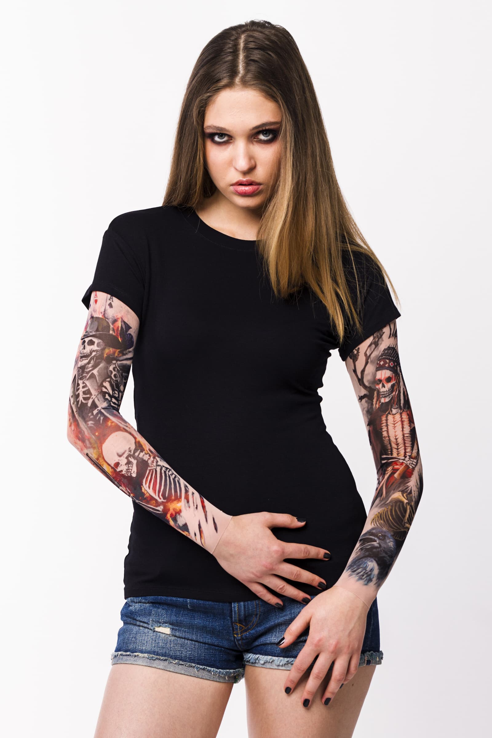 Damski t-shirt z tatuażem – mroczny motyw szkieletów, czaszek i ognia w stylu western, widok z przodu