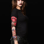 Damski T-shirt z tatuażem – mroczny, kolorowy motyw clownów zombie i marionetki wampirzycy, widok prawego rękawa
