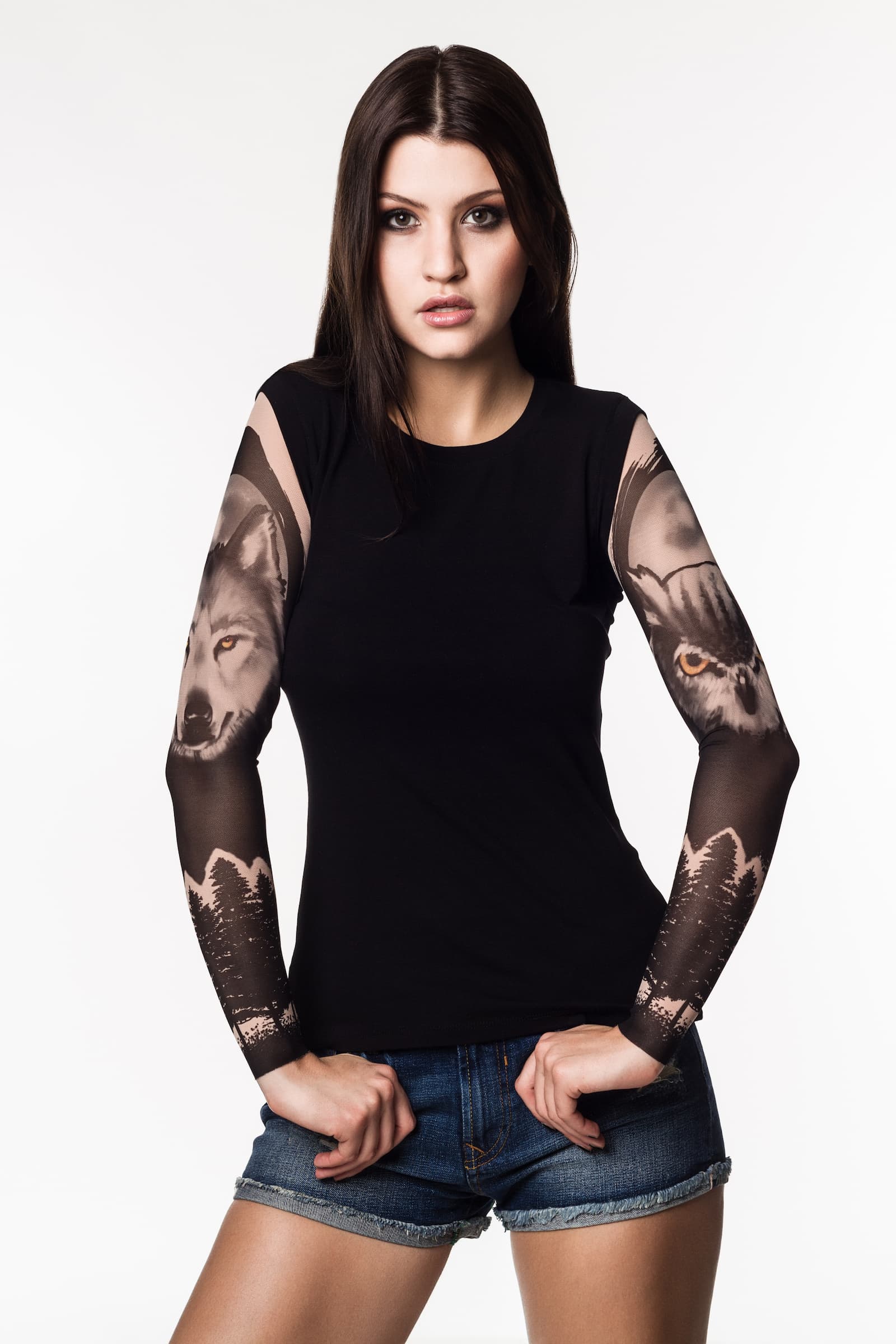 Damski tank top z tatuażem Into The Wild - z motywem wilka i sowy, widok z przodu