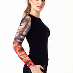 Damski tank top z tatuażem Puzzle Faces - motyw twarzy dziewczyny ułożonej z mozaikowych elementów, widok z prawego profilu