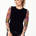 Damski tank top z tatuażem Violet Peony – motyw dużej fioletowej piwonii, widok z przodu