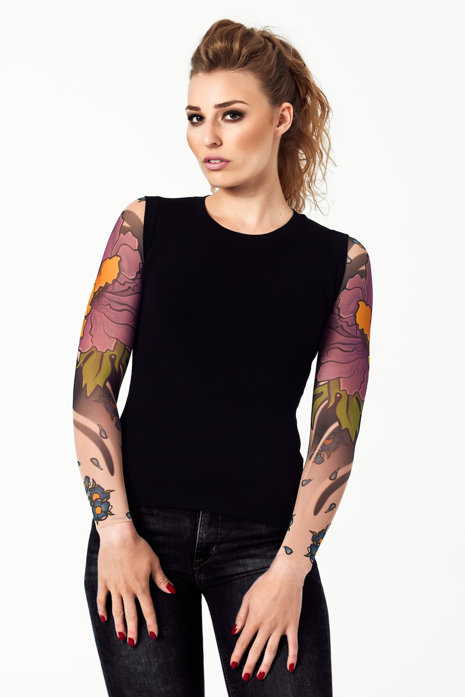 Damski tank top z tatuażem Violet Peony – motyw dużej fioletowej piwonii, widok z przodu