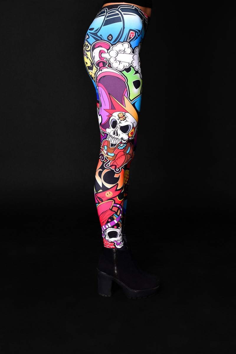 Close-up of the graffiti-style skull design on the Halloween leggings, ideal for a bold Halloween look or as unique printed leggings.