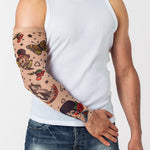 Rękaw z tatuażem w klasyczne wzory tatuażowe - na męskiej ręce, widok z przodu